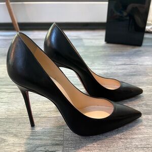 NEW Christian Louboutin Décolleté 554 100 Nappa Shiny Heels size 37.5 EU / 7 US